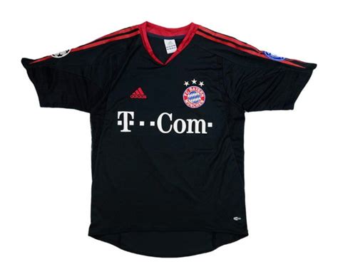 goudkleurig adidas shirt van bayern munchen uit 2005|Bayern München 2005.